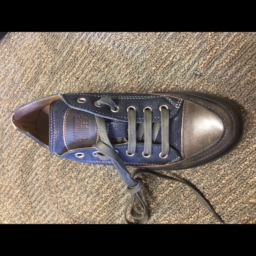 leather sneaker